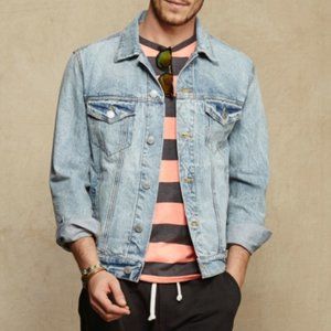 American Eagle Denim Jean Jacket in Vintage Washed Blue - S